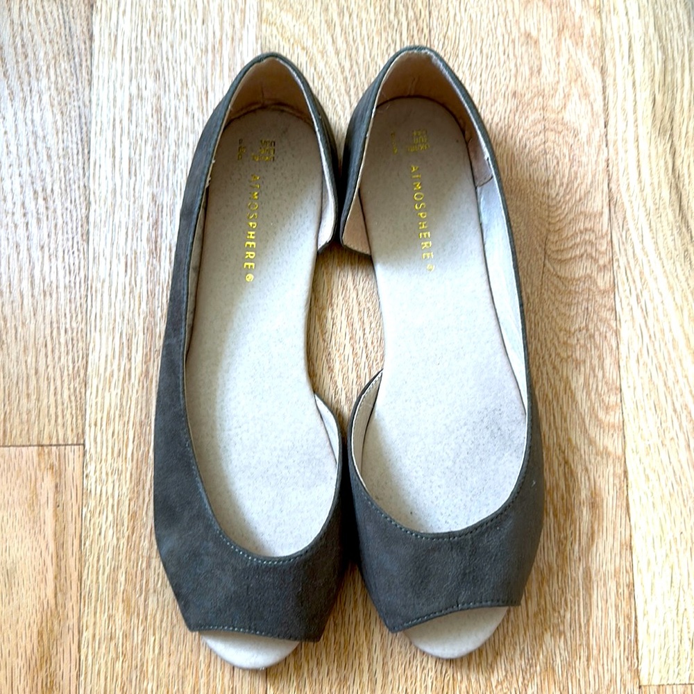 Atmosphere Women's Flats in Dark Gray